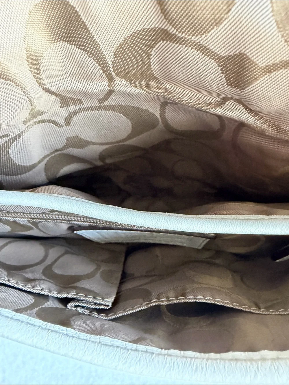 Vintage Coach Soho 9247 Cream Brown Leather Buckle Shoulder Bag Y2K White